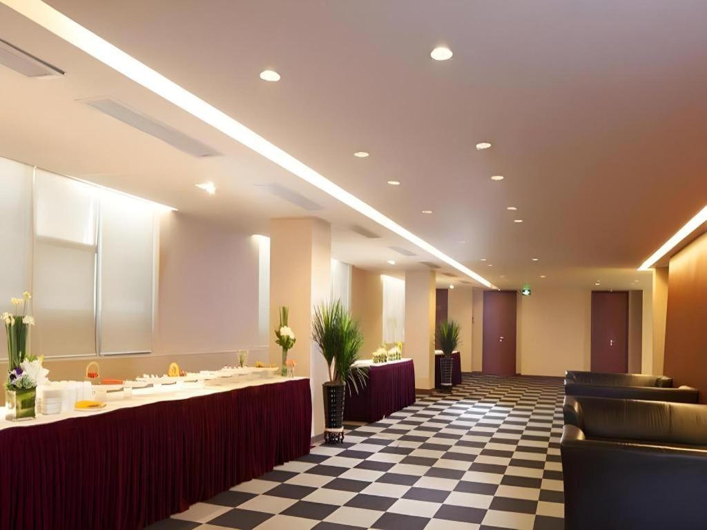 Catic Hotel--Adjacent Buliding Чжухай Экстерьер фото
